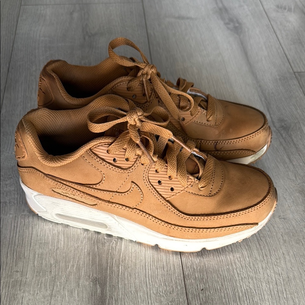 Nike boys air max 90. Size 4Y.  Brown Sneakers